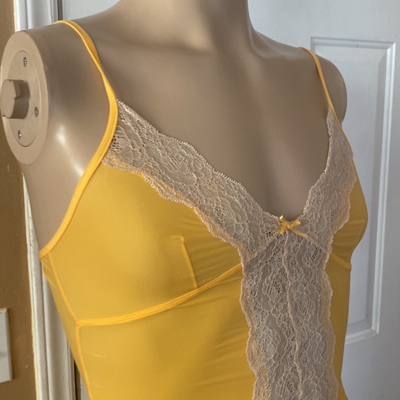 Victoria’s Secret chemise - Picture 5 of 10